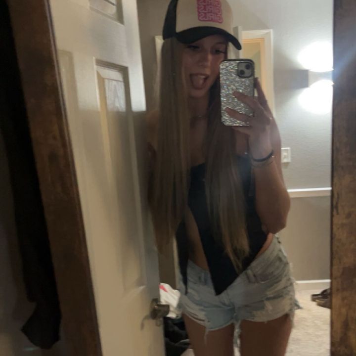 Profile Picture of kenna timm (@hispiscesgirlfriend) on Tiktok