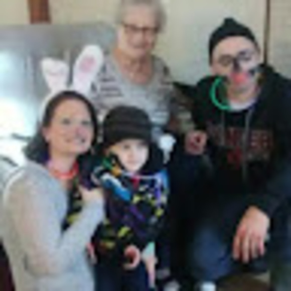 Profile Picture of Lindsay Wibisono (@lindsaywibisono) on Poshmark