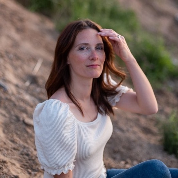 Profile Picture of Estelle Vanderheide (@elletsa) on Poshmark