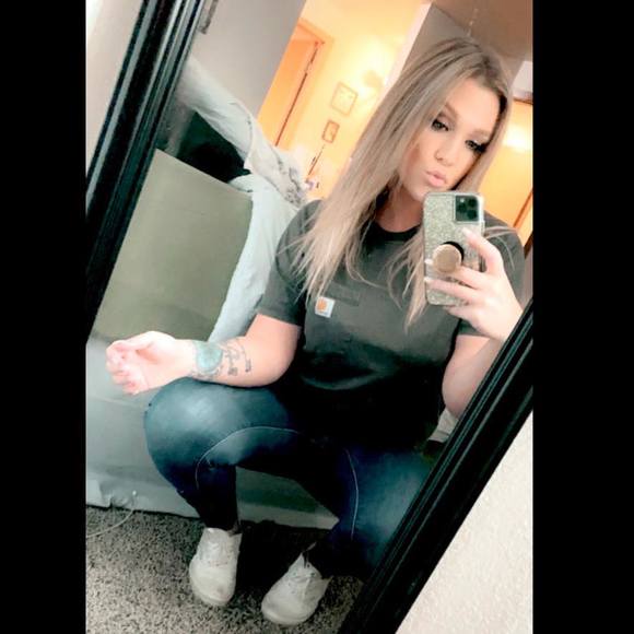 Profile Picture of Amanda Simpson (@aksimpson) on Poshmark