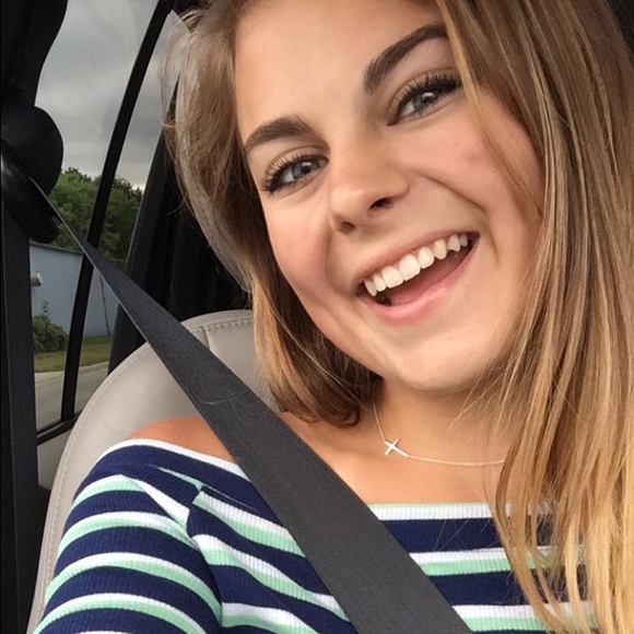 Profile Picture of Emma Dipiazza (@emmadipi) on Poshmark