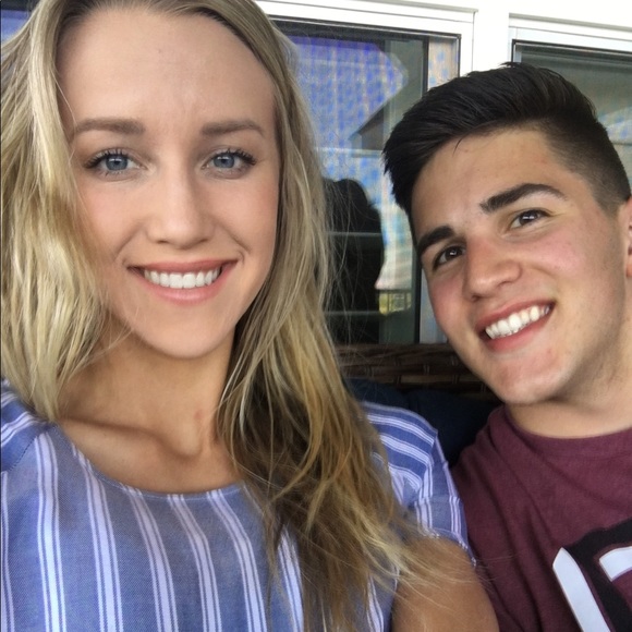 Profile Picture of Hailey Andrew (@hstonea) on Poshmark