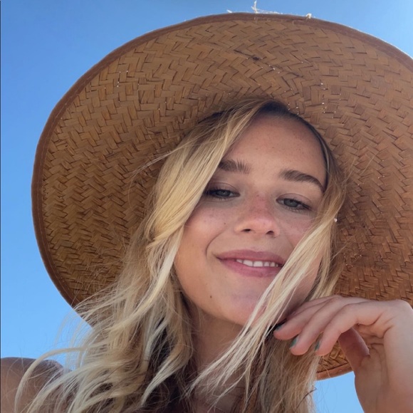 Profile Picture of Sophia Barron (@sophiabarron) on Poshmark