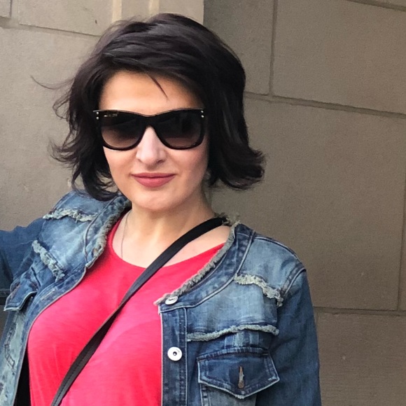 Profile Picture of Tetyana Rastoder (@tati80) on Poshmark