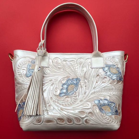 Rocio Whitermore - Poshmark Profile Picture of Rocio Whitermore (@rociow) on Poshmark