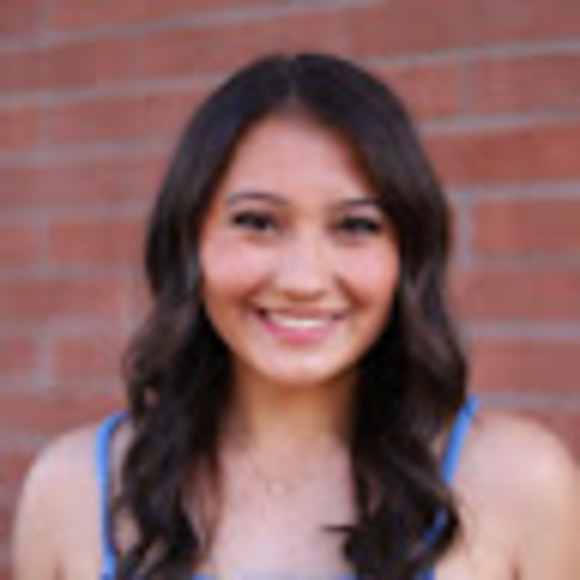 Profile Picture of Karli Ottmann (@karliottmann) on Poshmark