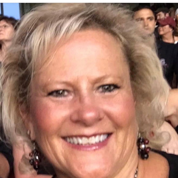 Profile Picture of Paula Donnelly (@paulad41662) on Poshmark