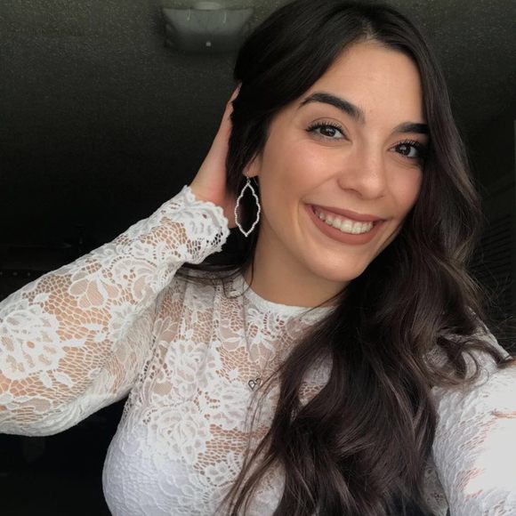 Profile Picture of Iris Nevarez (@irisssnevarez) on Poshmark
