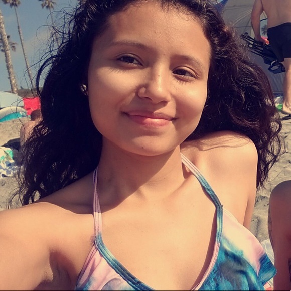 Profile Picture of Vanessa Aguilar (@vanessagui) on Poshmark