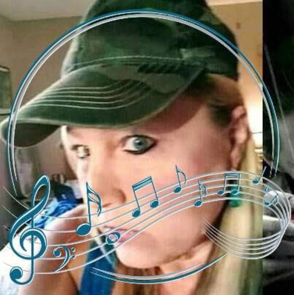 Profile Picture of Kim Mendes (@kimmendes1065) on Poshmark