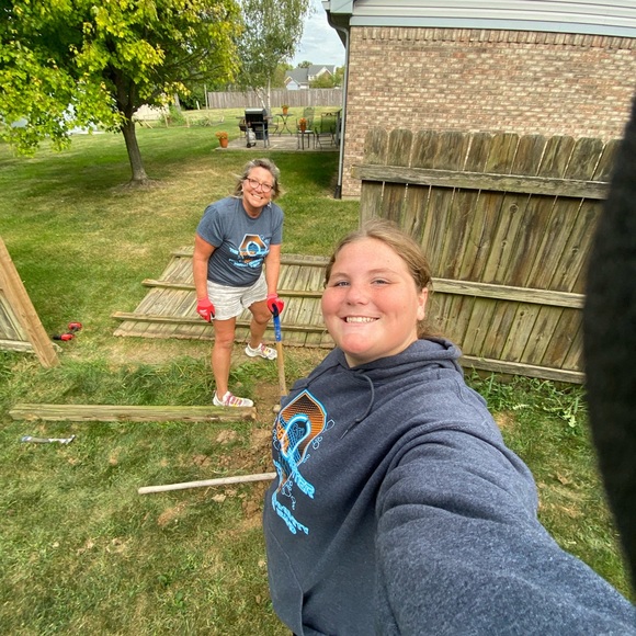 Profile Picture of Annalysse Rahill (@lyssey_lous_) on Poshmark