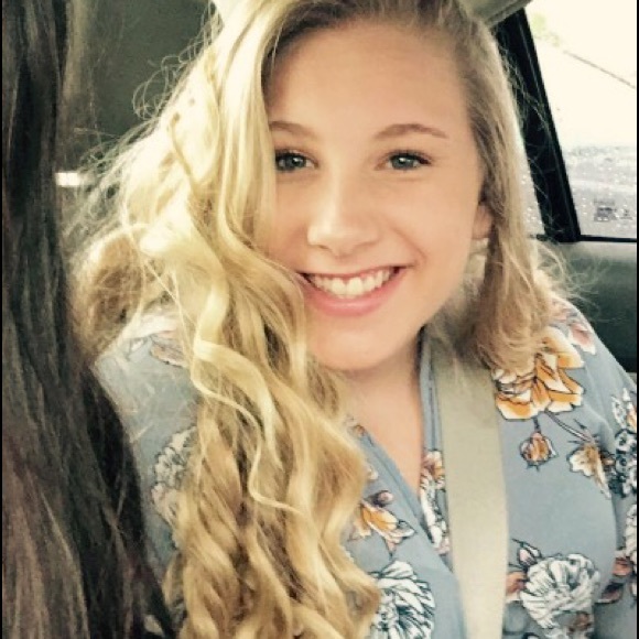 Profile Picture of Emma Wisker (@ecwisker) on Poshmark