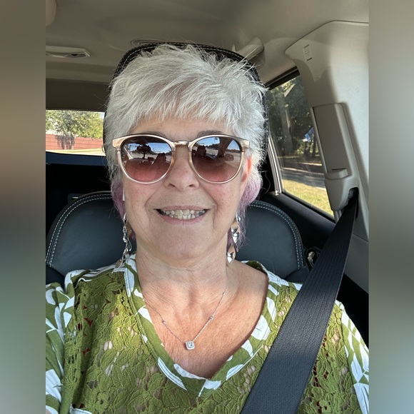 Profile Picture of Danna Durrschmidt (@ddurrschmdit) on Poshmark