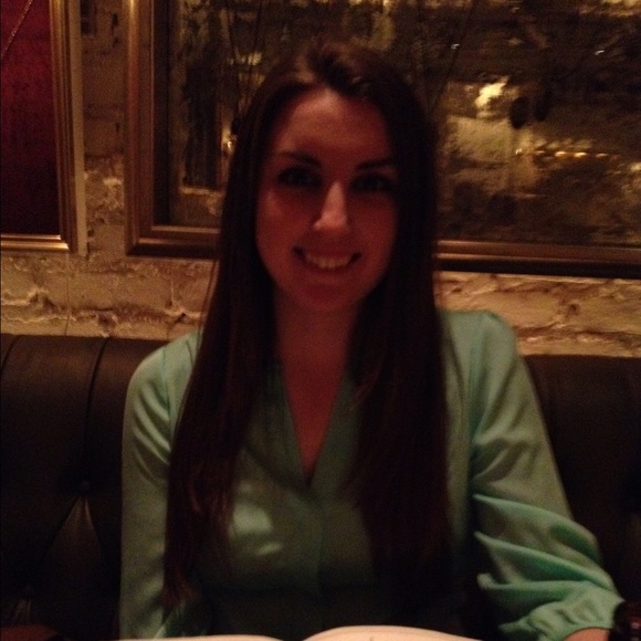 Profile Picture of Amanda Pryor (@amandapryor) on Poshmark