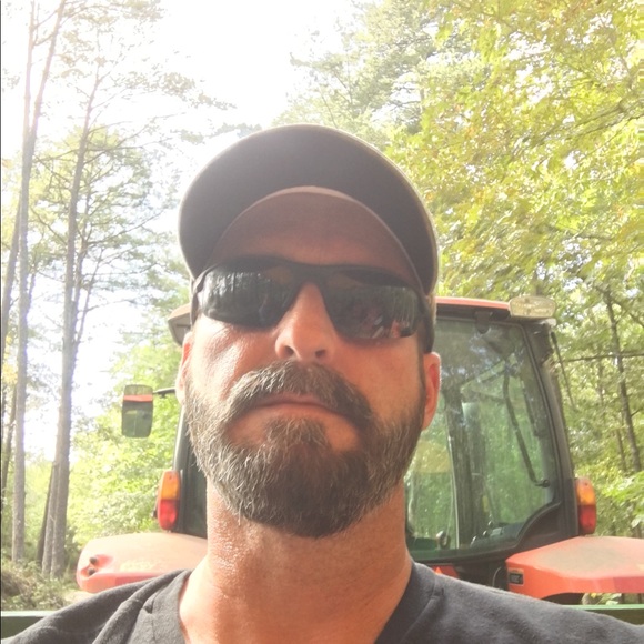 Profile Picture of Steve Bates (@b8tes) on Poshmark