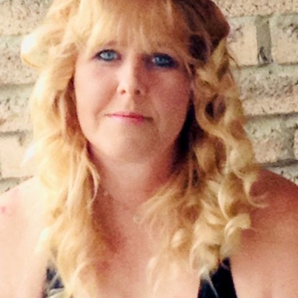 Profile Picture of Maureen Hasselmann (@mhasselmann17) on Poshmark