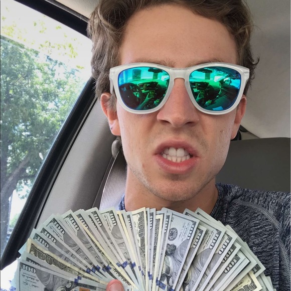 Profile Picture of Jack Hawkins (@jhawk1ns) on Poshmark