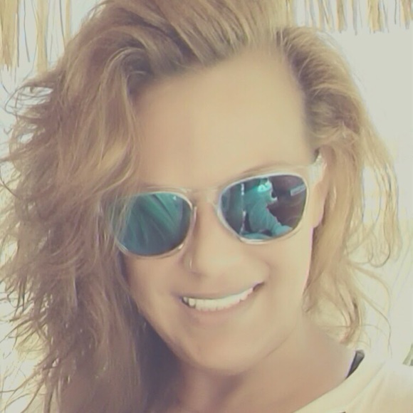 Profile Picture of Nathalie Ciuffoletti (@nciuffoletti) on Poshmark