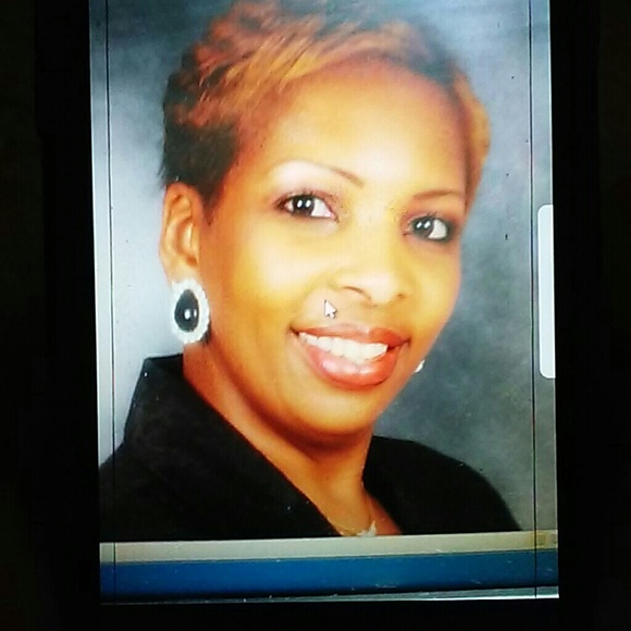 Profile Picture of Marcia Lowe (@lowekeyd35_) on Poshmark