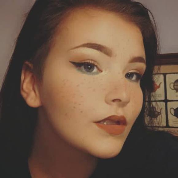 Profile Picture of Cassandra Olson (@cassysquid) on Poshmark