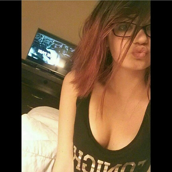 Profile Picture of Alexis Zurowski (@alexis_zurowski) on Poshmark