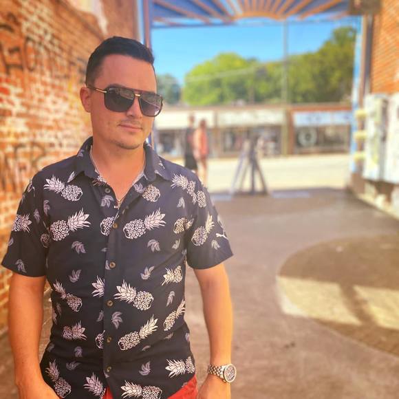 Profile Picture of Andrew Nicely (@anicely8088) on Poshmark