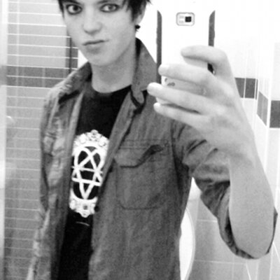 Profile Picture of Ben Cursed Carle (@firo782) on Twitter