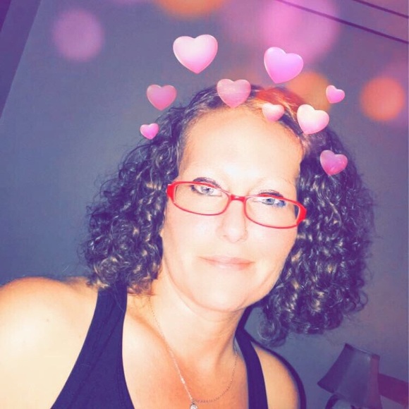 Profile Picture of Natalie Sciandra (@nataliesciandra) on Poshmark