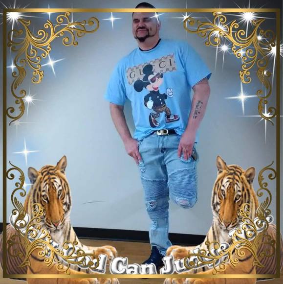 Profile Picture of James Reel (@reeljames71) on Poshmark