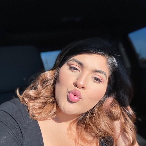 Profile Picture of Sierria Gaona (@sierriagaona) on Poshmark