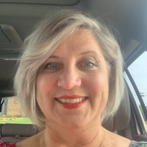 Profile Picture of Mandy Lloyd (@mbclloyd) on Poshmark