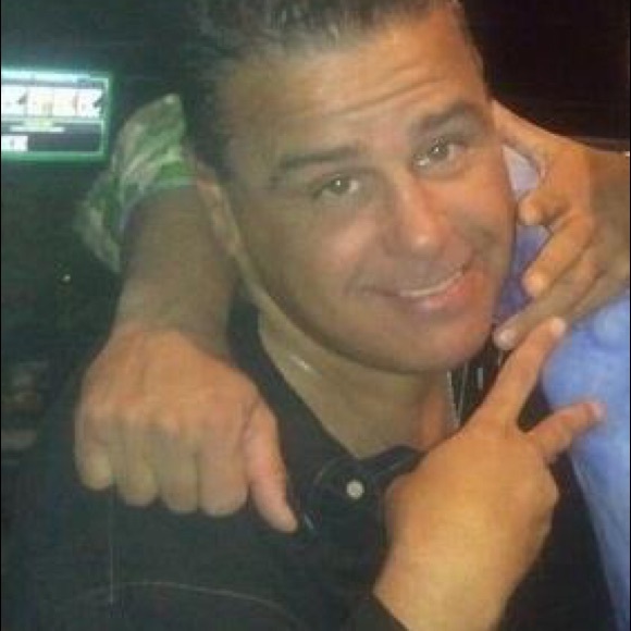 Profile Picture of Chris Andreas (@chrisandreas) on Poshmark