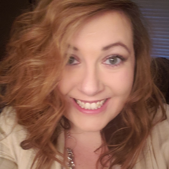 Profile Picture of Becky Peuler (@beckypeuler) on Poshmark
