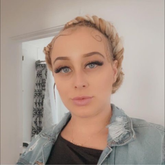 Mae Freeman - Poshmark Profile Picture of Mae Freeman (@maefreeman288) on Poshmark