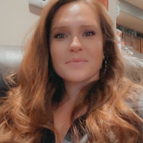 Profile Picture of Mandy Yardley (@yardleym) on Poshmark