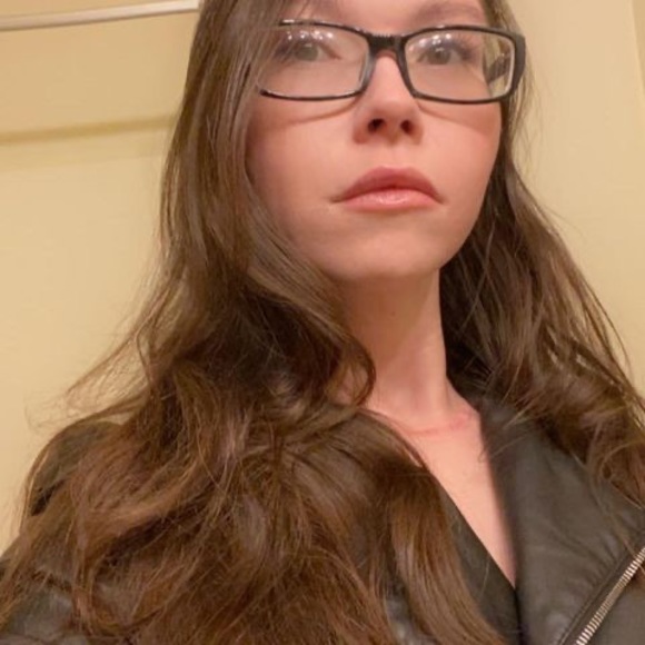 Profile Picture of Angel Shapiro (@dwylie880) on Poshmark