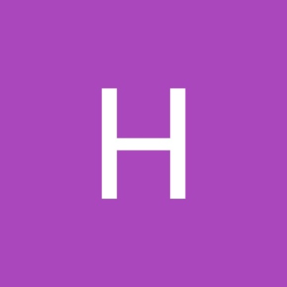 Profile Picture of Holly Thumann (@holly_thumann) on Poshmark