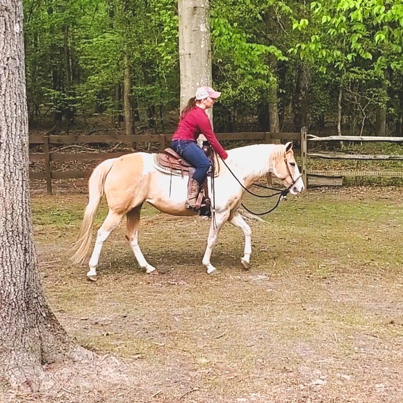 Profile Picture of Amber Pippins (@amberp0910) on Poshmark