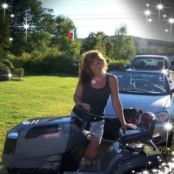 Profile Picture of Gina Bruzzese (@ginabruzzese) on Poshmark
