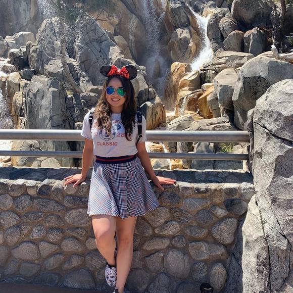 Profile Picture of Antonia Paul (@antoniapaul423) on Poshmark