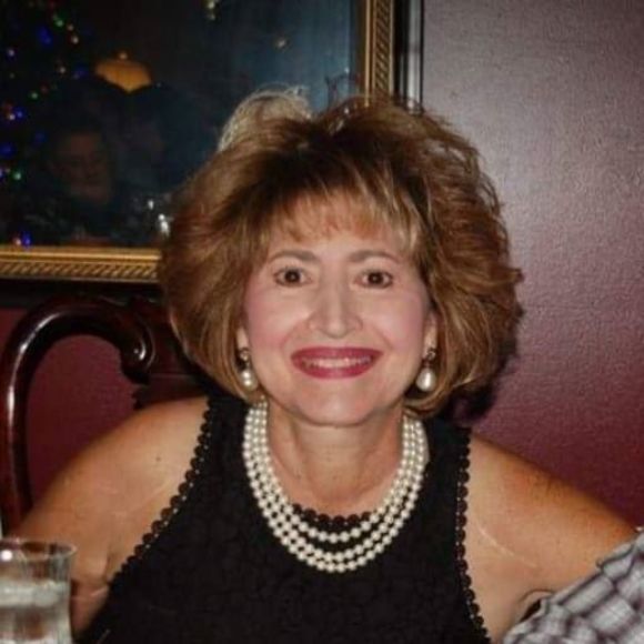 Profile Picture of Eleanor Avallone (@breeze101359) on Poshmark