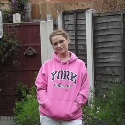 Profile Picture of Tammy Moses (@VixN1997) on Twitter