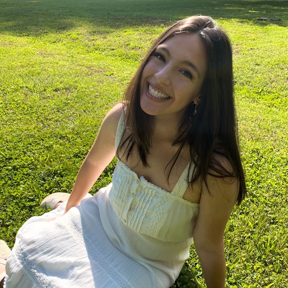 Profile Picture of Micaela Rivera (@micaelarivera30) on Poshmark