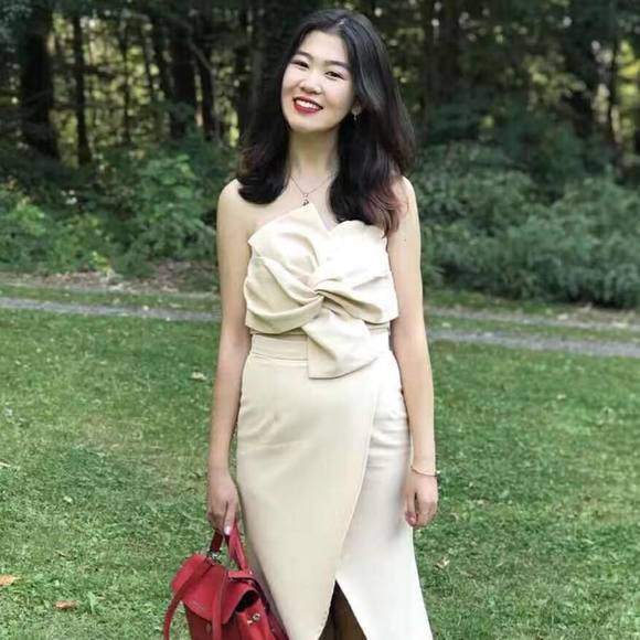 Profile Picture of Ruiling Ding (@ruilingding) on Poshmark