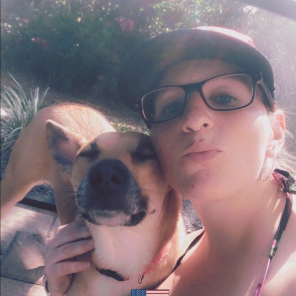 Profile Picture of Lori Bemis (@loribemis) on Poshmark