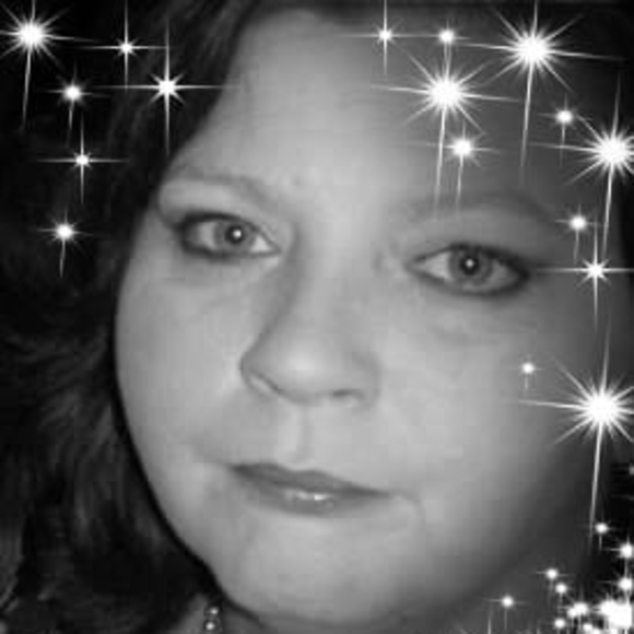 Profile Picture of Lori Jones (@lorijones240) on Poshmark