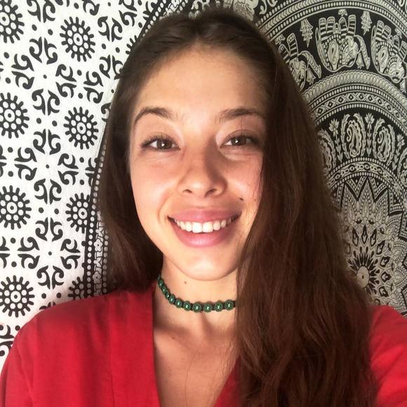 Profile Picture of Ariella Rosenberg (@arieaguilera) on Poshmark