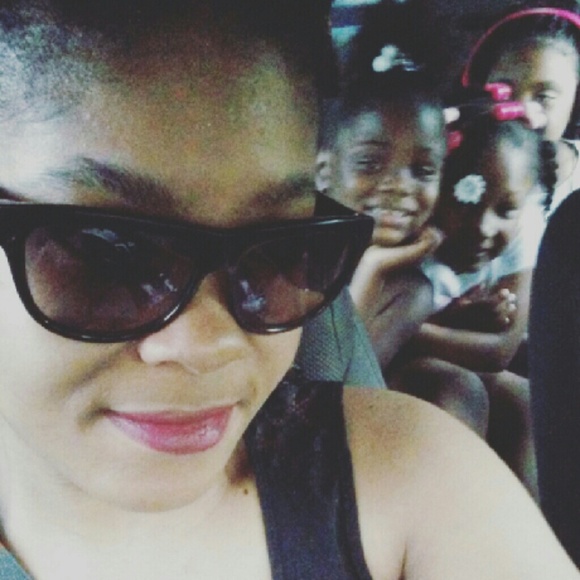 Profile Picture of Sherrell Williams (@swilliams25) on Poshmark