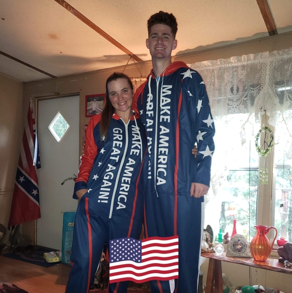 Darby Bonthron - Poshmark Profile Picture of Darby Bonthron (@darby_bonthron) on Poshmark