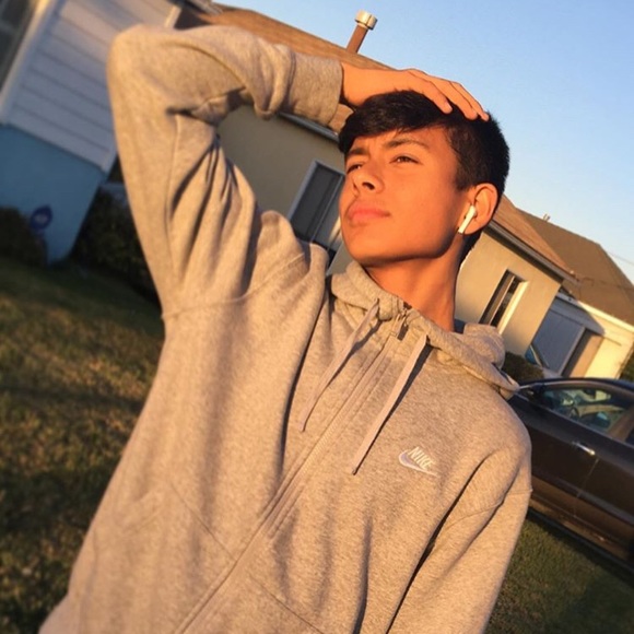 Profile Picture of Anthony Sotelo (@anthonysoteloo) on Poshmark